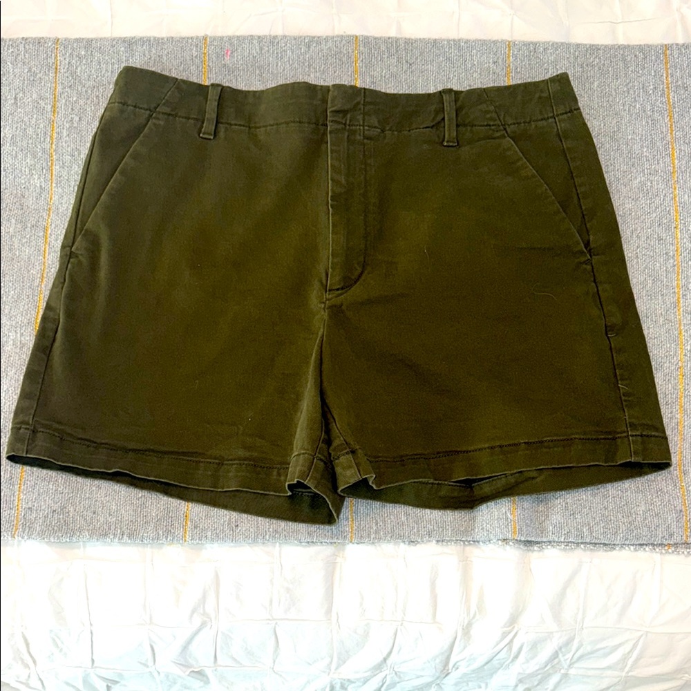 Banana Republic Authentic Chino Woman’s Olive Green Shorts